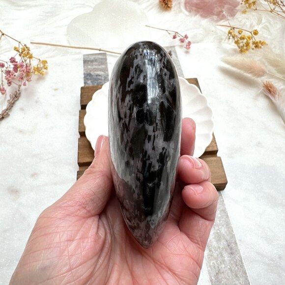 Indigo Gabbro Heart Carving - Picture 3 of 7